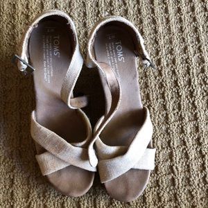 Toms sandals.  Selling as is.  See pix